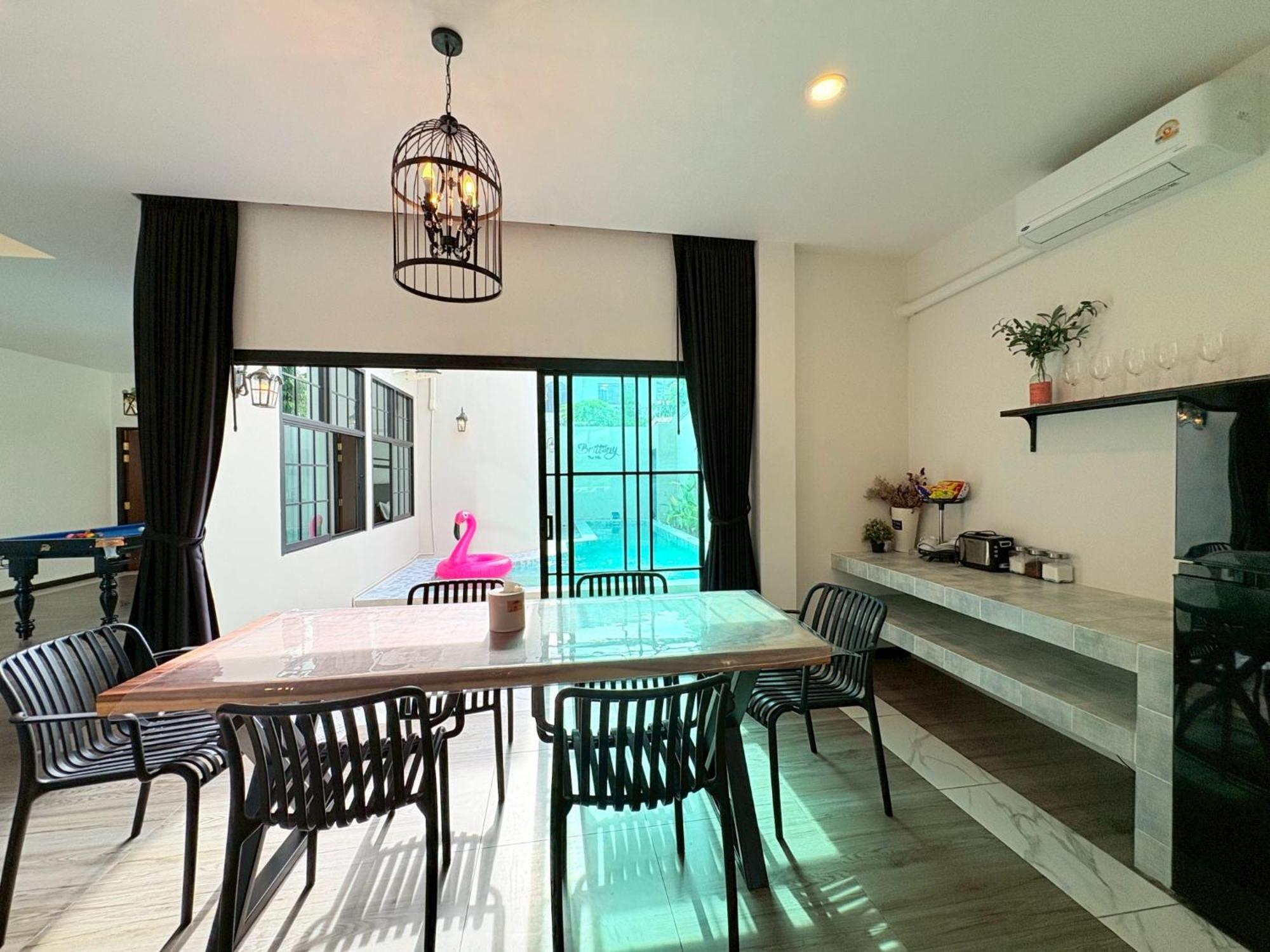 Brittany Pool Villa-pattaya Villa *